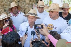 José Alcaraz García alertó que "caer en las provocaciones sólo provocaría respuestas violentas" por lo que llamó a una movilización pacífica.