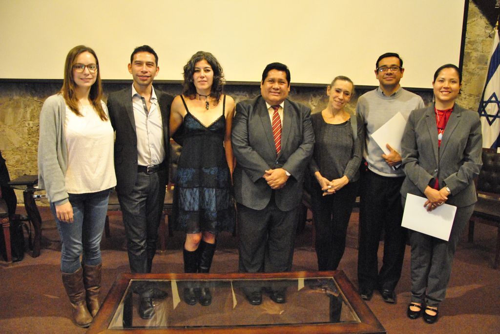 Los participantes en la interesante mesa sobre “Educación, arte y cultura: educación integral”, en el Salón de Actos Baltazar Muñoz Lumbier de la UAEH.